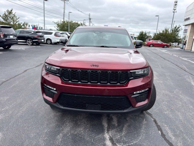 Used 2023 Jeep Grand Cherokee Limited w/ Black Appearance Package AWD/4WD image 14