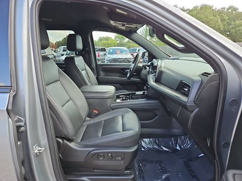 Used 2025 Chevrolet Suburban Z71 AWD/4WD image 28