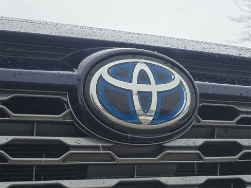 Used 2021 Toyota RAV4 XSE image 32