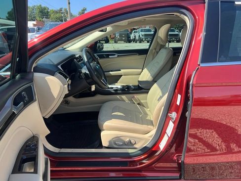 Used 2014 Ford Fusion SE w/ Equipment Group 202A FWD image 14