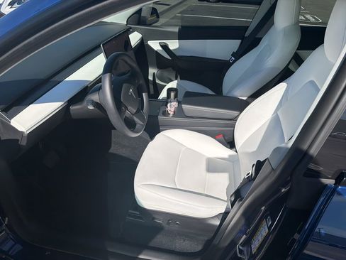 Used 2022 Tesla Model Y Long Range image 9