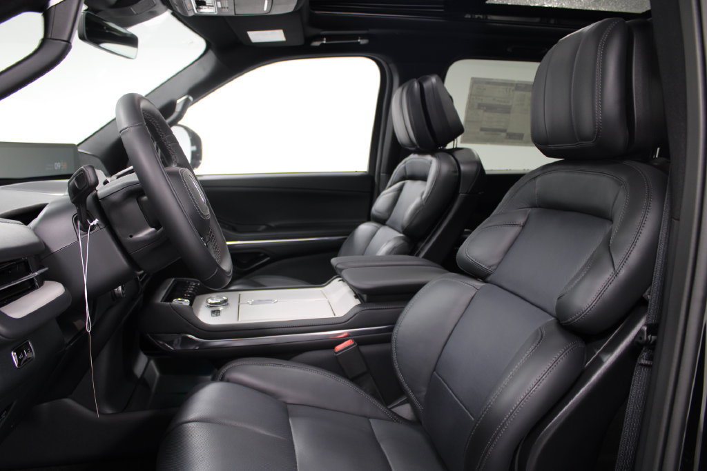 New 2026 Lincoln Navigator L Reserve w/ Jet Appearance Package AWD/4WD image 25