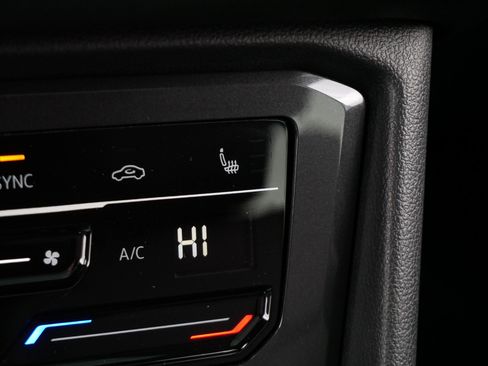 Certified 2024 Volkswagen Tiguan SE R-Line AWD/4WD image 28