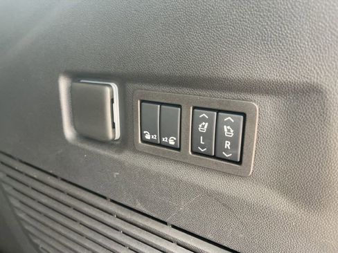 New 2025 Chevrolet Suburban Premier image 14