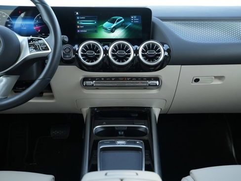 Certified 2025 Mercedes-Benz GLA 250 GLA 250 image 27