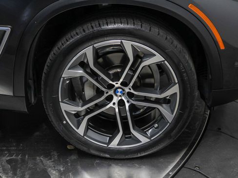 Certified 2023 BMW X5 xDrive40i w/ Premium Package image 9