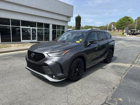 Used 2024 Toyota Highlander XSE image 5