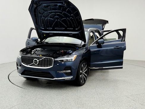 Certified 2023 Volvo XC60 B6 Ultimate w/ Protection Package Premier image 9