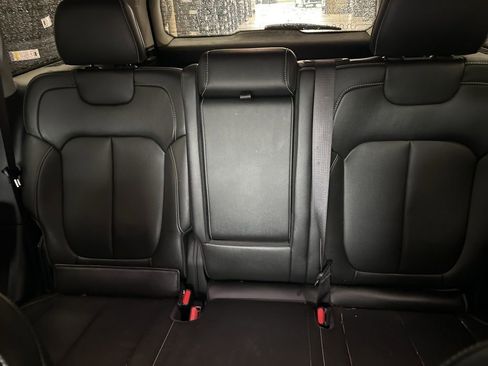 Used 2023 Jeep Grand Cherokee Limited w/ Black Appearance Package AWD/4WD image 11