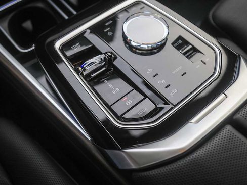 Used 2025 BMW i7 eDrive50 w/ M Sport Package image 16