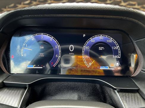 Used 2025 Jeep Grand Cherokee Altitude AWD/4WD image 8