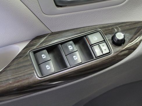 Used 2019 Toyota Sienna XLE image 22