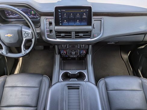 Used 2023 Chevrolet Suburban Premier image 12