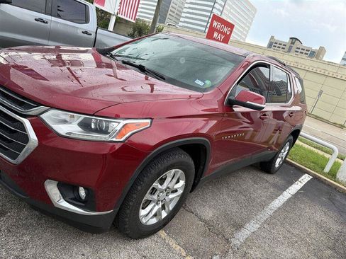 Used 2021 Chevrolet Traverse LT FWD image 1