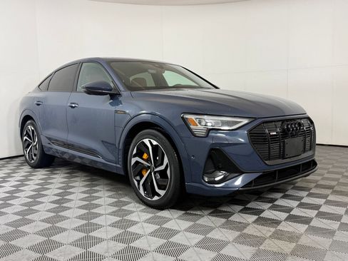 Used 2023 Audi e-tron Premium Plus w/ Premium Plus Package image 7