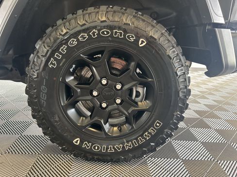 Used 2023 Jeep Wrangler Unlimited w/ Cold Weather Group image 9