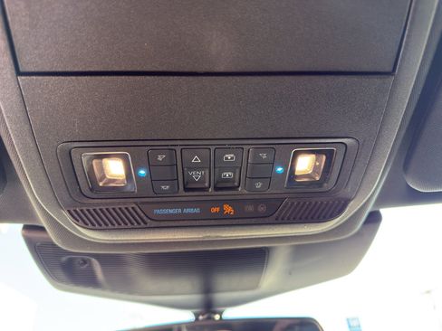 Used 2020 Ford Explorer XLT w/ Equipment Group 202A AWD/4WD image 29