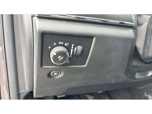 Used 2018 Jeep Grand Cherokee Limited image 21