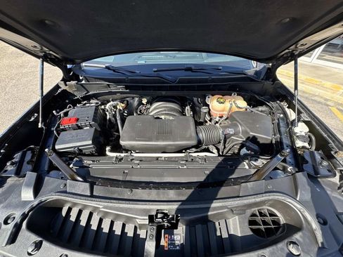 Used 2022 GMC Yukon XL Denali w/ Denali Premium Package image 3