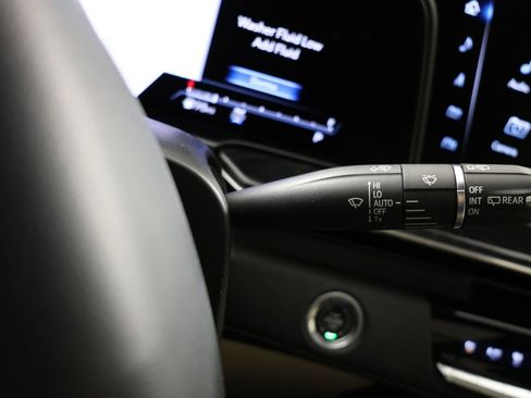 Used 2022 Cadillac Escalade ESV Premium Luxury w/ Performance Package image 28