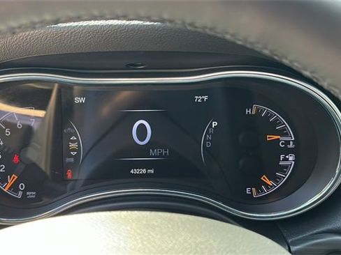 Used 2022 Jeep Grand Cherokee Laredo X image 15