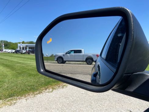 Used 2025 Ford Explorer Active AWD/4WD image 37