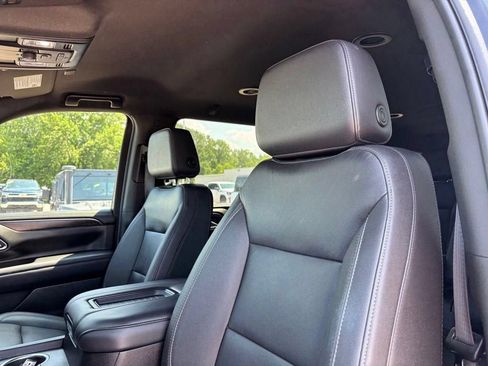 Used 2024 Chevrolet Suburban Z71 w/ Luxury Package AWD/4WD image 5