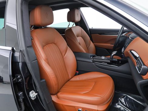 Certified 2023 Maserati Levante GT AWD/4WD image 13