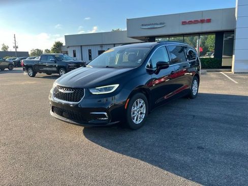 Used 2022 Chrysler Pacifica Touring-L FWD image 38