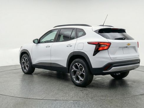 Used 2025 Chevrolet Trax LT image 6