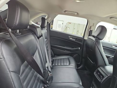 Used 2022 Ford Edge SEL w/ Convenience Package image 11