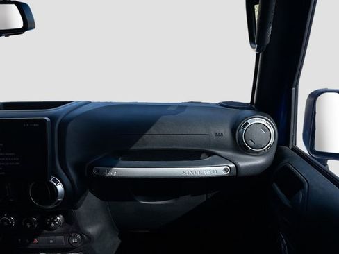 Used 2016 Jeep Wrangler Unlimited Sahara w/ Connectivity Group image 17