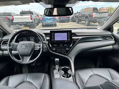 Used 2018 Toyota Camry SE FWD image 19