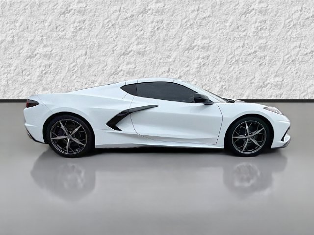 Used 2022 Chevrolet Corvette Stingray Premium Cpe w/ Z51 Performance Package RWD image 2