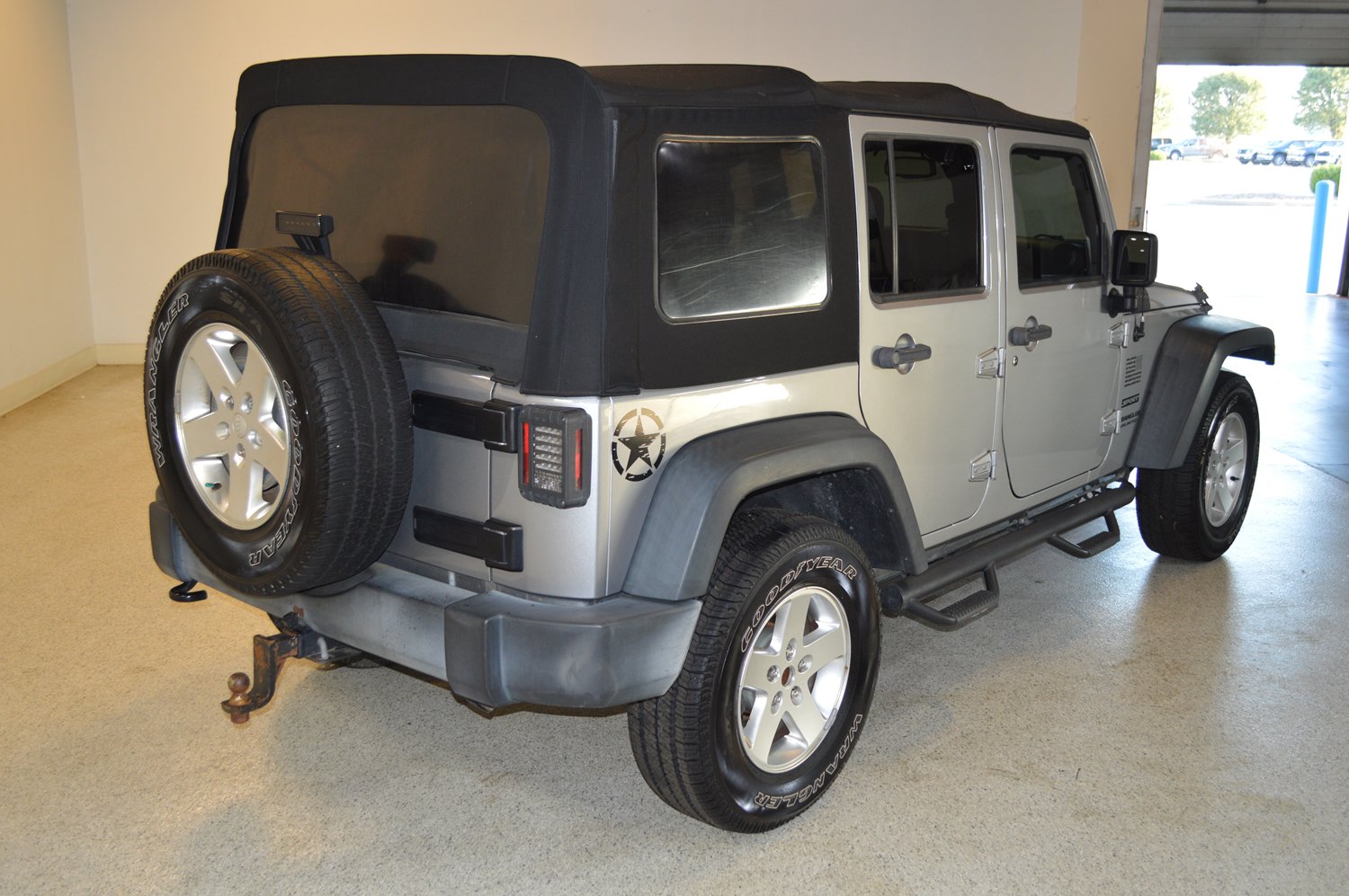 Used 2016 Jeep Wrangler Unlimited Sport w/ Quick Order Package 24S AWD/4WD image 3