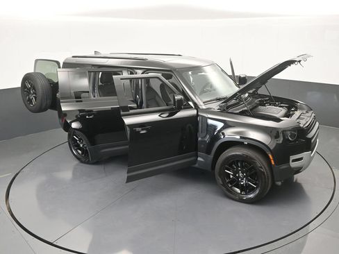Used 2025 Land Rover Defender 110 S AWD/4WD image 76