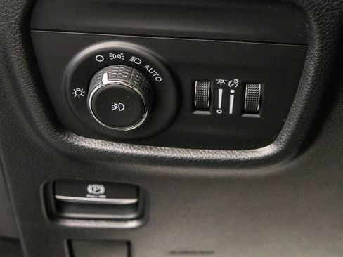 Used 2021 Jeep Grand Cherokee L Limited AWD/4WD image 18