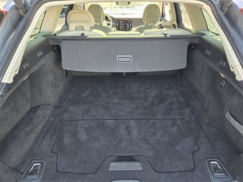 Used 2017 Volvo V90 T6 Cross Country image 17