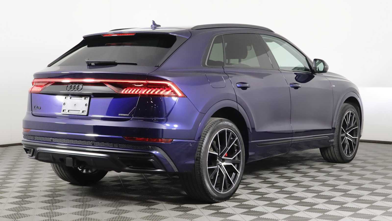 Used 2023 Audi Q8 Premium Plus AWD/4WD image 6