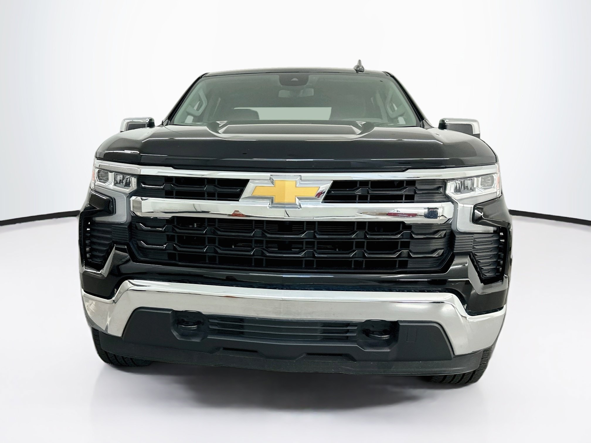 Used 2024 Chevrolet Silverado 1500 LT AWD/4WD image 2