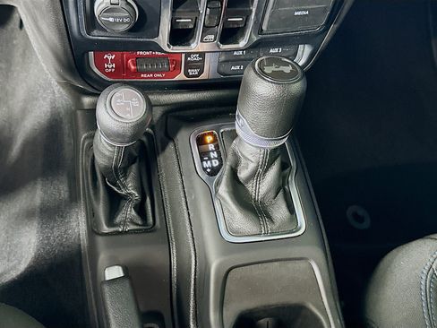 Used 2024 Jeep Wrangler Unlimited Rubicon 4xe AWD/4WD image 24
