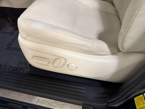 Used 2023 Lexus GX 460 Premium AWD/4WD image 16