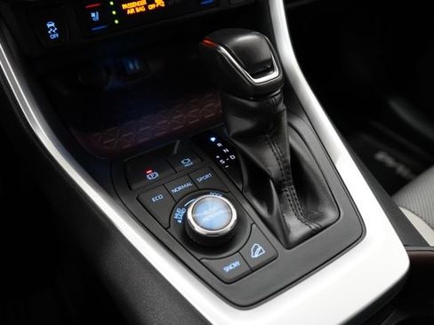 Used 2019 Toyota RAV4 Limited w/ Cold Weather Package AWD/4WD image 32