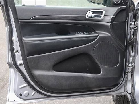 Used 2021 Jeep Grand Cherokee Laredo image 19