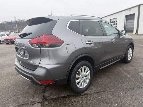 Used 2020 Nissan Rogue SV image 4