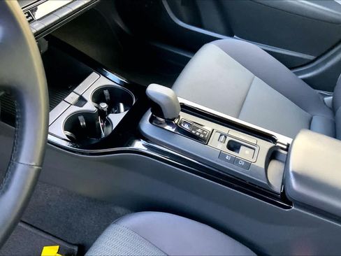 Used 2025 Toyota Prius LE FWD image 17