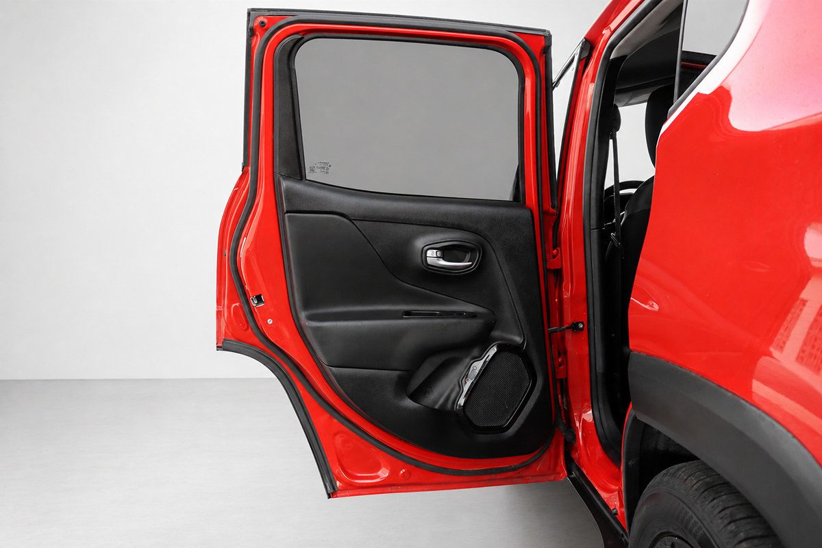 Used 2017 Jeep Renegade Altitude FWD image 16