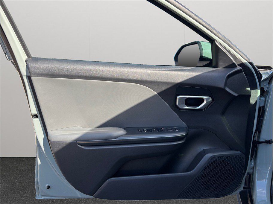 Used 2025 Kia K4 FWD image 18