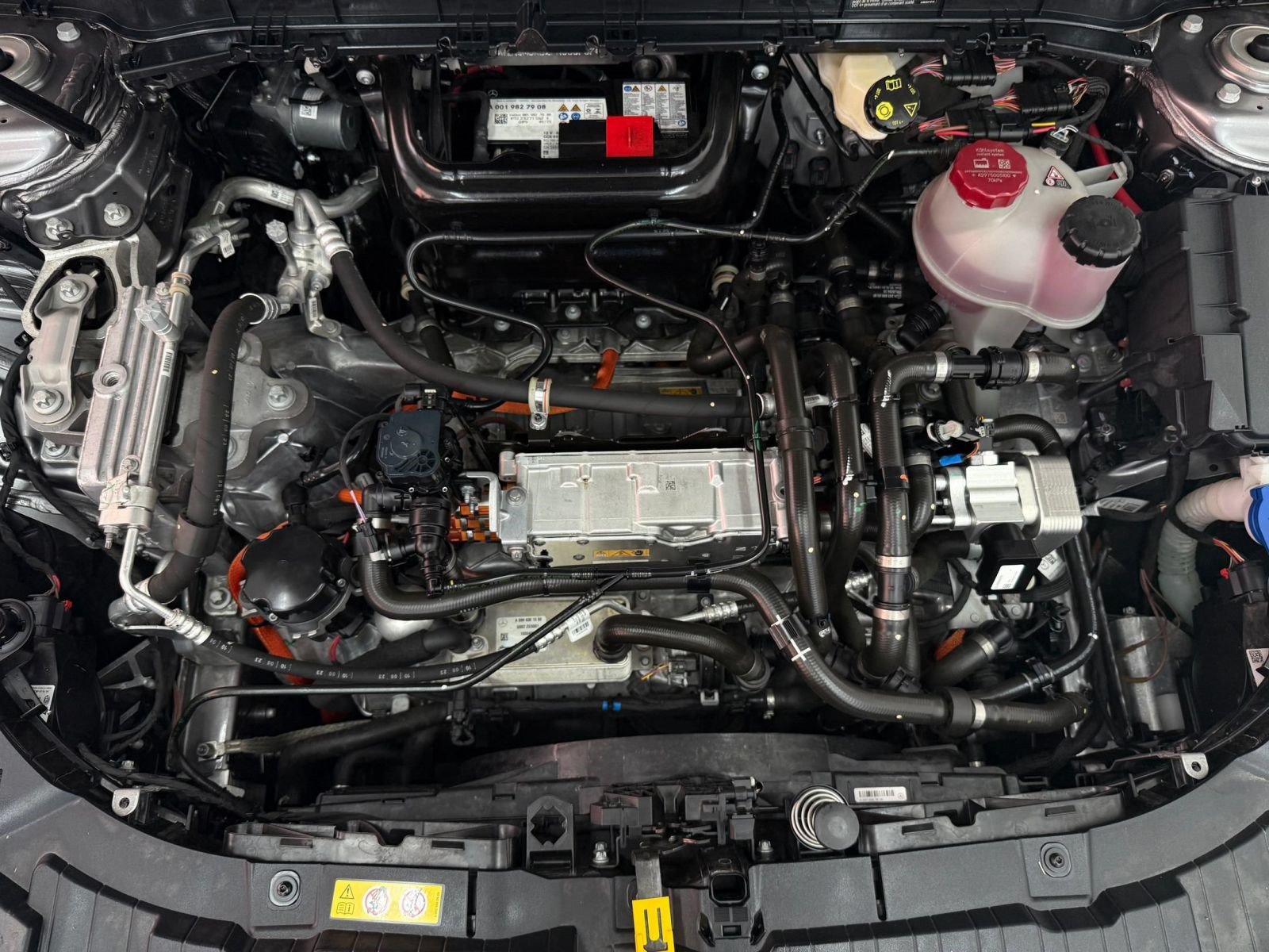 Used 2023 Mercedes-Benz EQB 300 4MATIC image 32