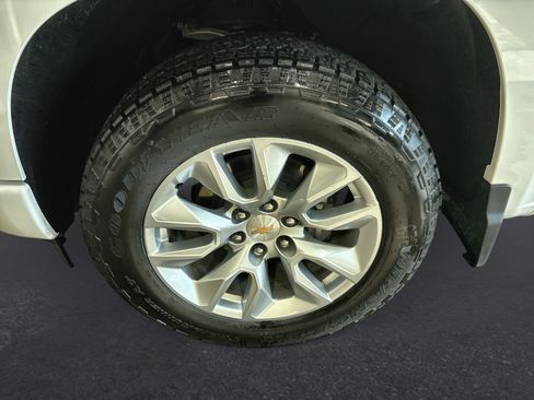 New 2026 Chevrolet Silverado 1500 Custom w/ LPO, Dark Essentials Package AWD/4WD image 18